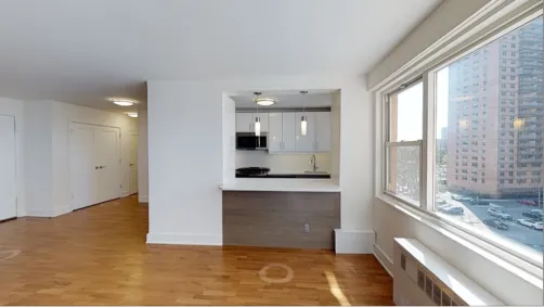 Kitchen bar stool area