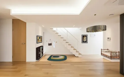 Entry way & stairwell 