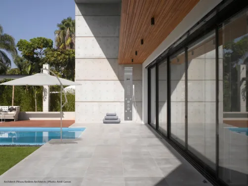 outdoor shower 