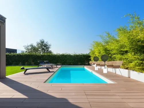 Двор для отдыха, бассейн