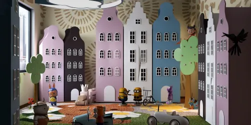 In our yard. ◽ У нашому дворі.