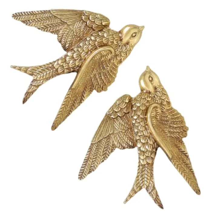 VOSAREA 2PCS Bird Wall Art Bird Wall Figurine Swallow Wall Sculpture Resin Wall Hanging Decor 3D Sculpted Floating Wall Sculpture Antique Swallow Hanging Ornament (4.91X3.93X0.59inch)
