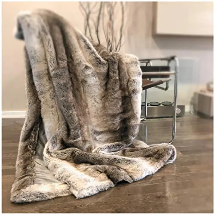 Eikei Luxury Faux Fur Throw Blanket Super Soft Oversized Thick Warm Afghan Reversible to Plush Velvet in Tan Grey Wolf, Cream Mink or Blush Chinchilla, Machine Washable (Ombre Beige, 60Wx70L)