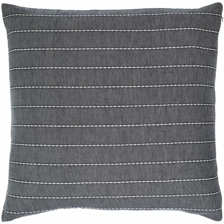 BoutiqueRugs Qwara Throw Pillow